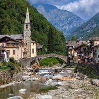 Il gioiello fiorito delle Alpi è il borgo che ti farà innamorare della Valle d'Aosta
